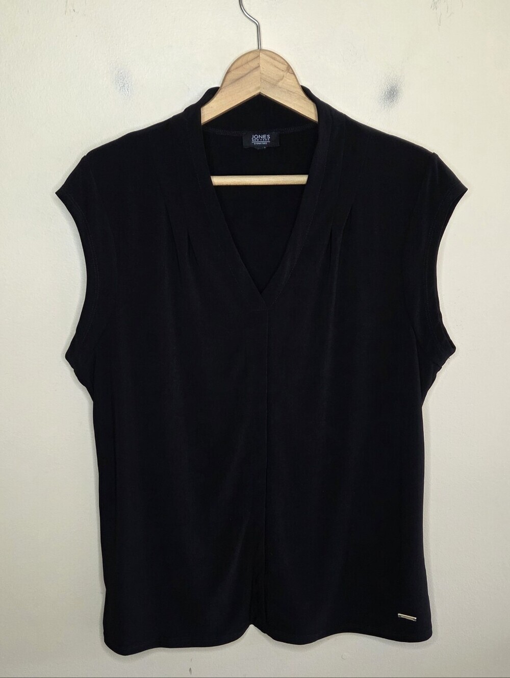 Jones New York Black V-neck Muscle Tank Top